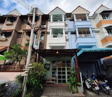 Old City Bed & Breakfast | The Commonroom CNX