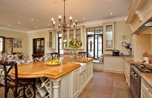 Constantia Villa | The Constantia nestles among vineyards with spectacular mountain views.