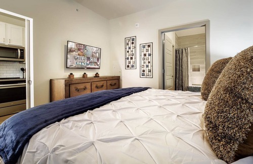 Linthicum Heights Apartment | The Cool, Pool - BWI - Work Here - Fully Stocked - Fast Internet