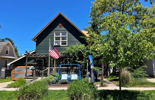 Manistee House | The Copper Cottage:Pet-Friendly, Hot Tub, Tiki Bar