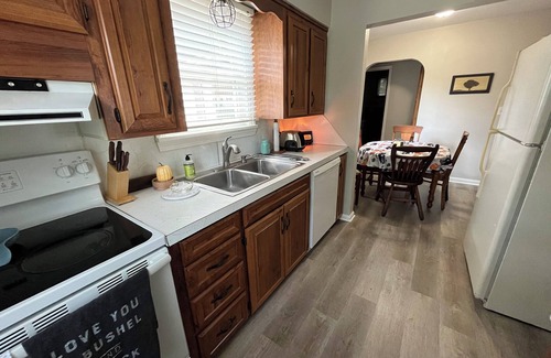 Orrville House | The Corner Cottage @ Chestnut - Orrville + minutes to Amish Country