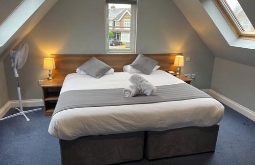 Horley Hotel | The Corner House Hotel Gatwick