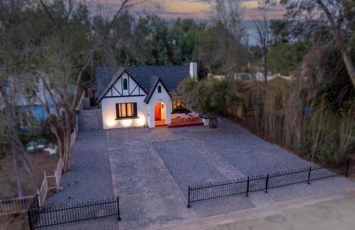 Encanto Apartment | The Cottage at Idylwilde Historic Park