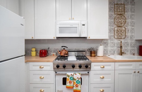 Encanto Apartment | The Cottage at Idylwilde Historic Park