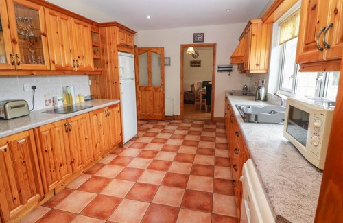 Quilty Cottage | THE COTTAGE, pet friendly, with open fire in Quilty, County Clare