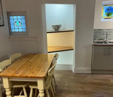 Chaddesley Corbett Apartment | The Cottage, with Superking bed & private patio