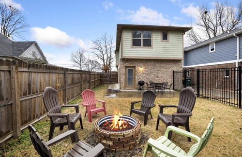 Rogers House | The Country Cottage - Half Mile from Railyard Bike Park