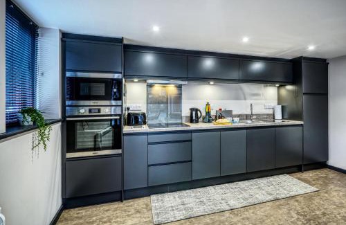 Wing Apartment | The Courtyard Apartment