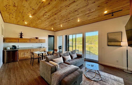 Port Orford Condo | The Cove at Port Orford: Steelhead Suite