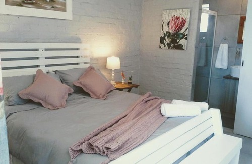 L'Agulhas House | The Cove