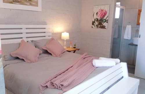 L'Agulhas House | The Cove