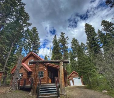 Cascade House | The Cozy Acorn Cascade Lake Retreat