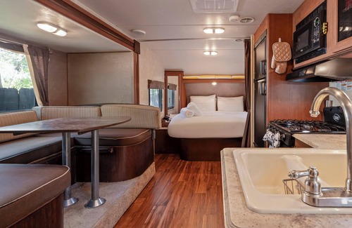 East MLK House | The Cozy Camper - Sauna, Cold Plunge & Pool