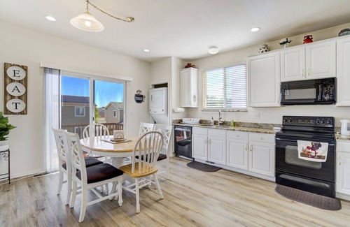 Fountain House | The Cozy Oak | 4BR Family Home