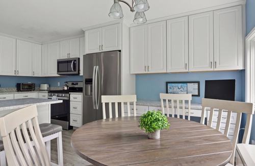 Warren Condo | The Cozy Oasis: Pool, Firepit, and Scenic Views