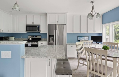 Warren Condo | The Cozy Oasis: Pool, Firepit, and Scenic Views