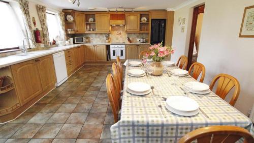 Llangennith House | The Cross