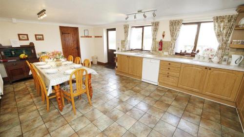 Llangennith House | The Cross