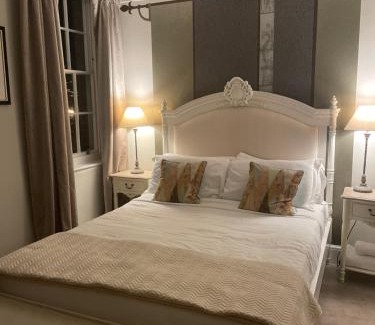 Sherborne Hotel | The Cross Keys Sherborne