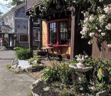 Rockport Apartment | The Crow's Nest @ Rockport's Sail Loft