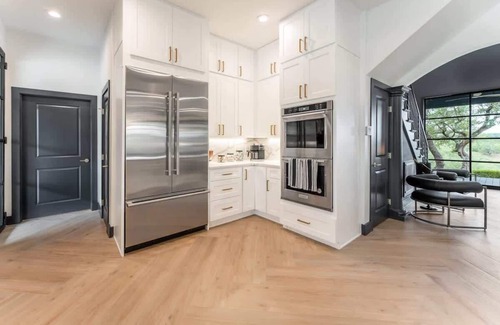 Austin House | The Crown Jewel | Heated Pool | Venue | Sleeps 40