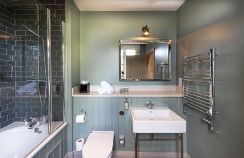 New Forest District Hotel | The Crown Manor House Hotel