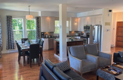 Trinity House | The Crows Nest - Top Guest Rated Luxury Vacation Home in the Heart of Trinity!