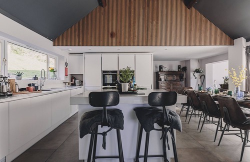 Teignmouth Ski Chalet | The Curlews - Waterside, boutique home with 10 person spa