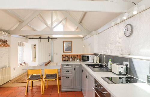 Morwellham Cottage | THE DAFFODIL SHED, pet friendly, with a garden in Bere Alston