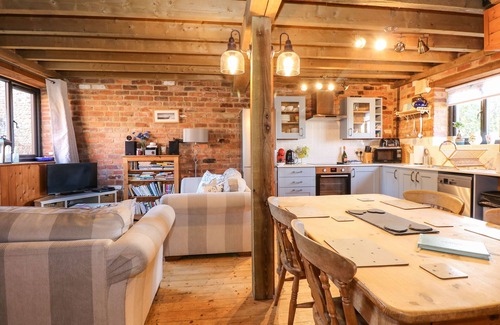 Fakenham House | THE DAIRY BARN, pet friendly, character holiday cottage in Fakenham