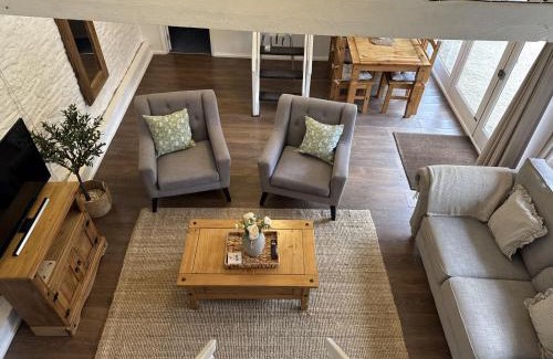 Lechlade House | The Dairy Cotswolds Cottage Farm With Pool