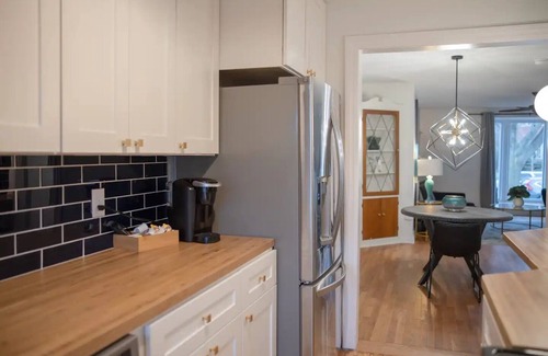 Grandview Heights House | The Dakota (B)- King Bed- Hot Tub- Near OSU