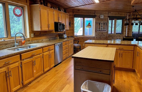 Rapid City House | The Dakota Hogan Amazing views and close to Lake Pactola!