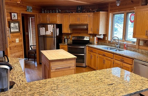 Rapid City House | The Dakota Hogan Amazing views and close to Lake Pactola!