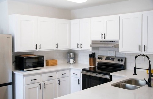 Oxford House | The David, Discounted rate for S. Carolina game!