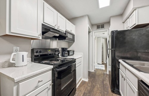 Huntsville Apartment | The Davis 817 I Spacious and Comfy 1 Bed 1 Bath