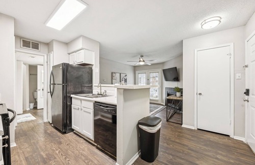 Huntsville Apartment | The Davis 817 I Spacious and Comfy 1 Bed 1 Bath