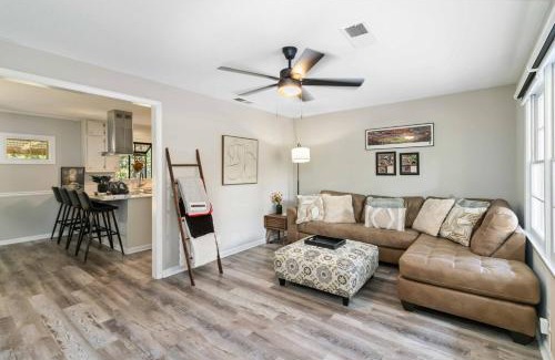 Statham House | The Dawg House Pet-Friendly Near UGA and Ga Club