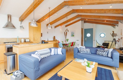 Cowes Ski Chalet | The Deck House, Isle of Wight