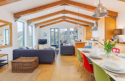 Cowes Ski Chalet | The Deck House, Isle of Wight