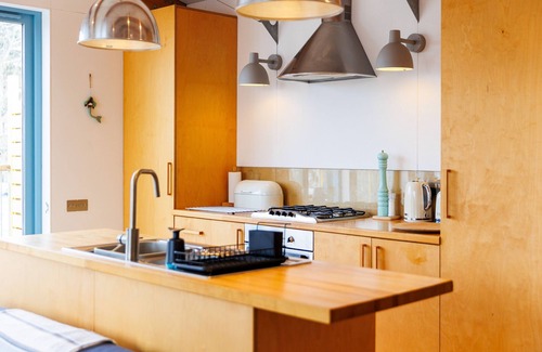 Cowes Ski Chalet | The Deck House, Isle of Wight