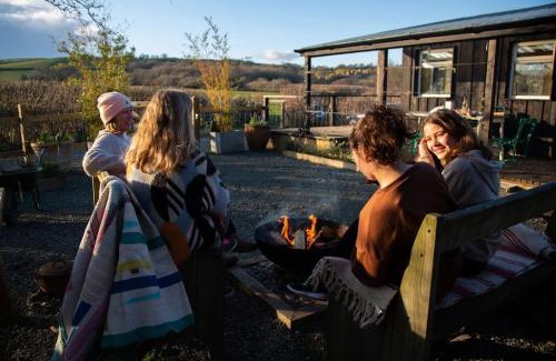 Westbrook Court House | The Deckhouse, cabin with big deck nr Hay-on-Wye