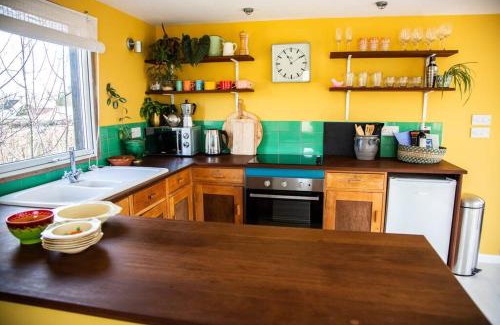 Westbrook Court House | The Deckhouse, cabin with big deck nr Hay-on-Wye