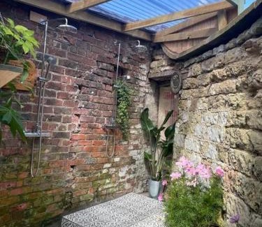 Muston Other | The Deer Hut at Carr House Farm