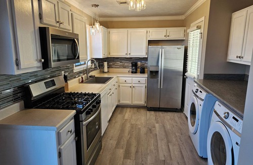 Blytheville House | The Delta House - CHARMING 3 BED. HOUSE W/DECK & GRILL, VERY CLEAN!