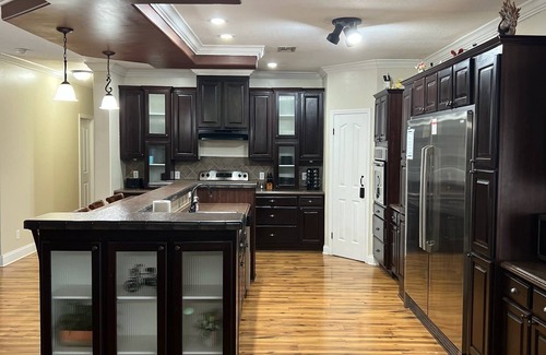 Cross Mountain House | The Den - Family friendly, Close to Fiesta Texas