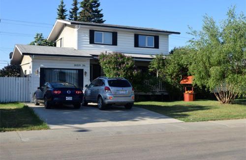 West Edmonton Bed & Breakfast | The Dewberry Homestay B&B
