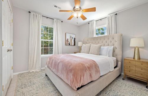 Downtown House | The Dime-1 mi to Downtown-1 Block to MTB Trail