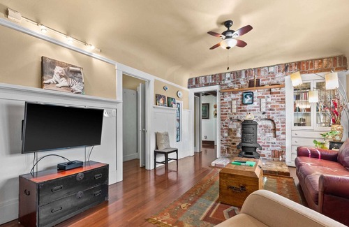 Willow Glen House | The Diner Garden Home / 1 Mile to DT Willow Glen