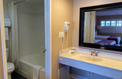 Southwest Anaheim Hotel | The Dixie Orange County